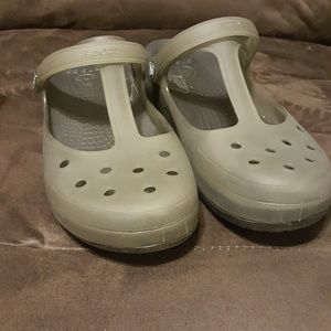Ladies Size 9 Crocs Sandals